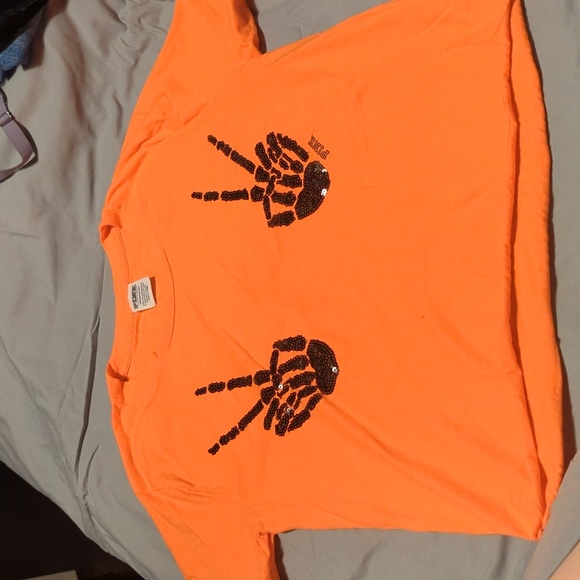 VS Pink Top Bundle (Halloween) - Picture 4 of 9